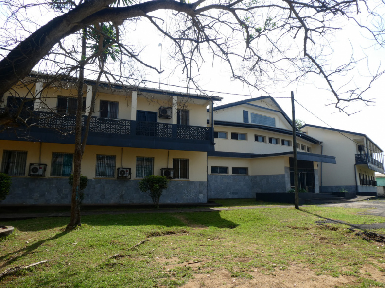 University_of_Liberia-Medical_School_P1000445.JPG